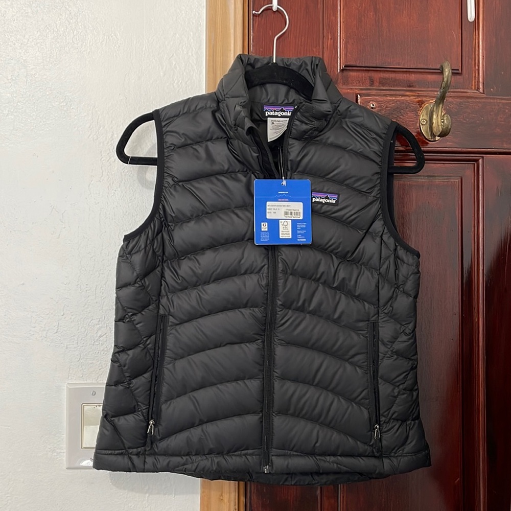 BNWT Patagonia down vest womens small